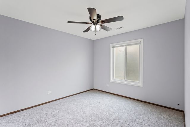 7050 Brighton Court 204, Woodridge, IL 60517