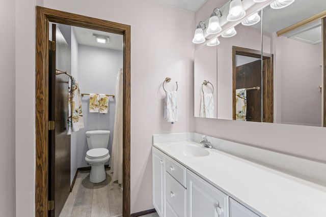 7050 Brighton Court 204, Woodridge, IL 60517