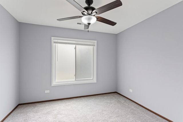 7050 Brighton Court 204, Woodridge, IL 60517