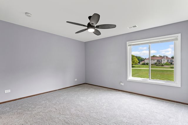 7050 Brighton Court 204, Woodridge, IL 60517