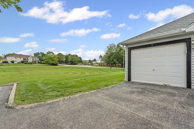 7050 Brighton Court 204, Woodridge, IL 60517