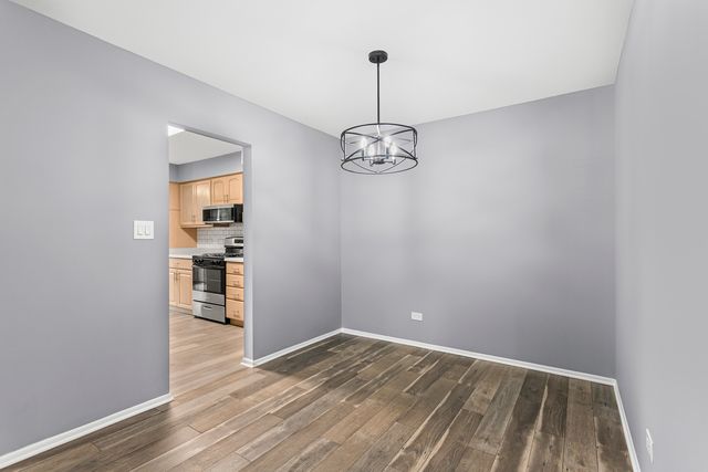 7050 Brighton Court 204, Woodridge, IL 60517