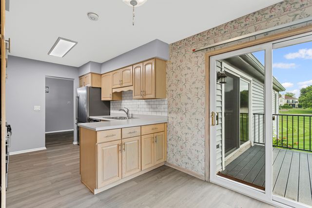 7050 Brighton Court 204, Woodridge, IL 60517