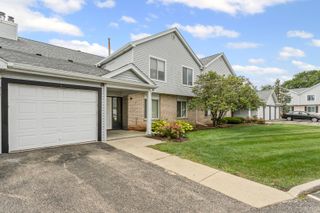 7050 Brighton Court 204, Woodridge, IL 60517
