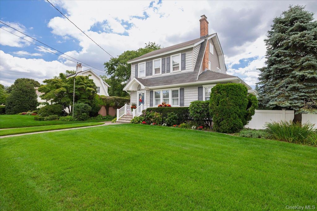 579 Dacosta Avenue, Oceanside, NY 11572 — photo 2