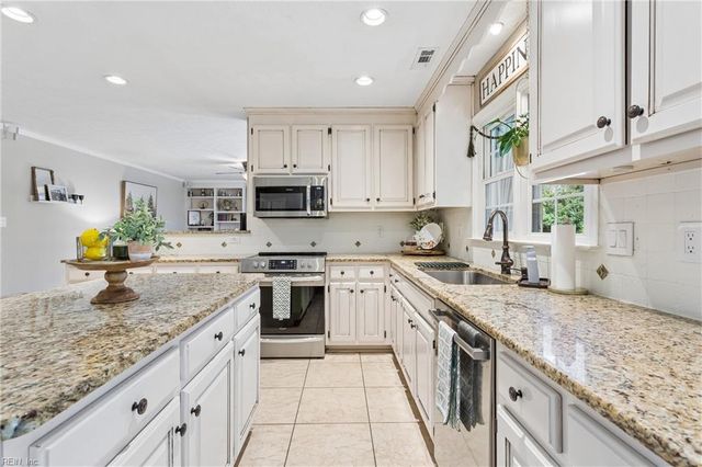 209 Hounds CHSE, Yorktown, VA 23693