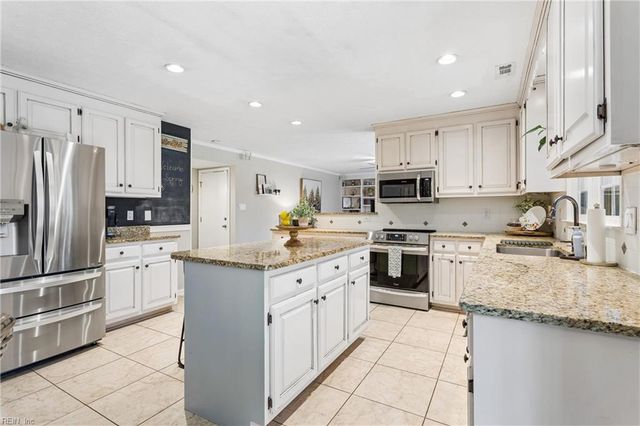 209 Hounds CHSE, Yorktown, VA 23693