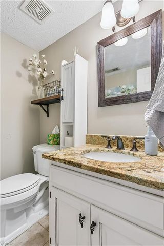 209 Hounds CHSE, Yorktown, VA 23693