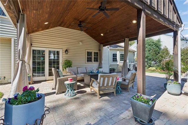 209 Hounds CHSE, Yorktown, VA 23693