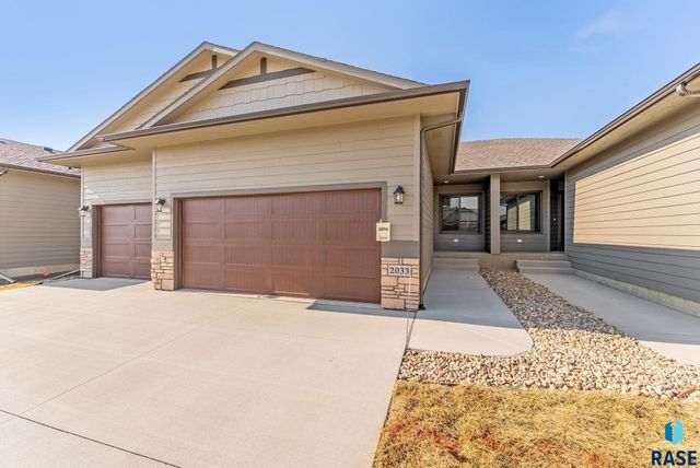 2033 S Sonoma Pl Place, Sioux Falls, SD 57106