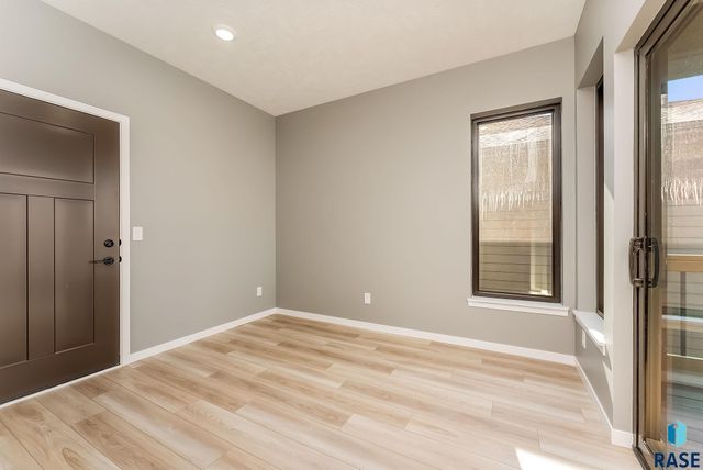 2033 S Sonoma Pl Place, Sioux Falls, SD 57106