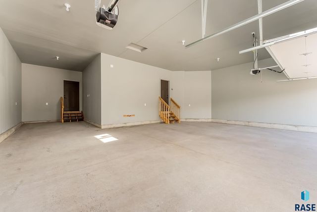 2033 S Sonoma Pl Place, Sioux Falls, SD 57106