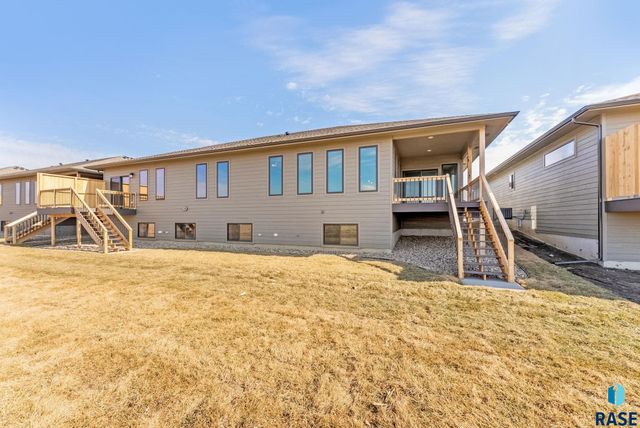 2033 S Sonoma Pl Place, Sioux Falls, SD 57106