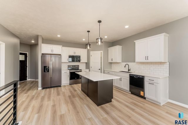 2033 S Sonoma Pl Place, Sioux Falls, SD 57106