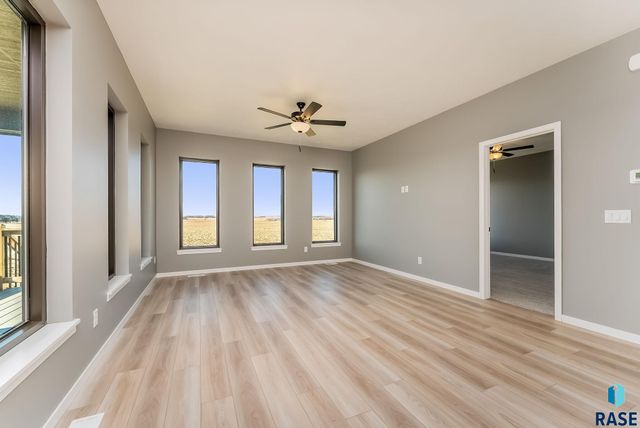 2033 S Sonoma Pl Place, Sioux Falls, SD 57106