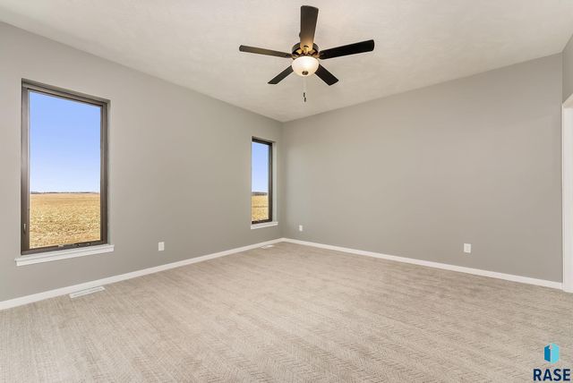 2033 S Sonoma Pl Place, Sioux Falls, SD 57106