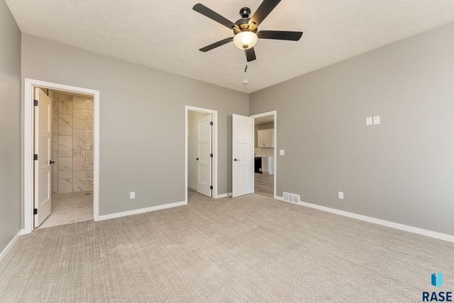 2033 S Sonoma Pl Place, Sioux Falls, SD 57106