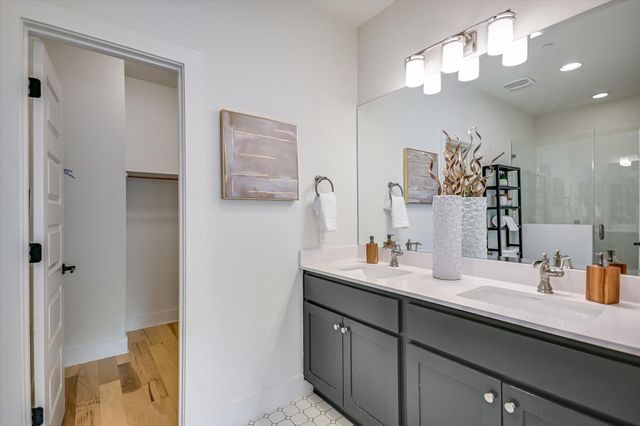 1121 Walton LN B, Austin, TX 78721