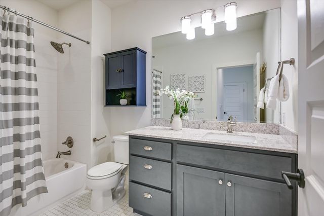 1121 Walton LN B, Austin, TX 78721
