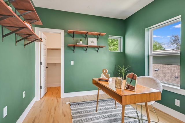 1121 Walton LN B, Austin, TX 78721