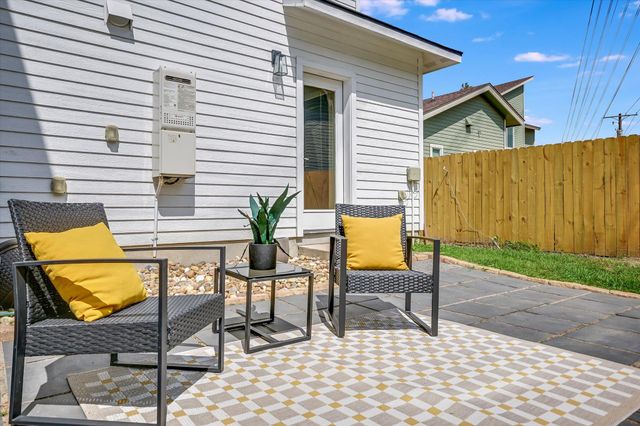1121 Walton LN B, Austin, TX 78721