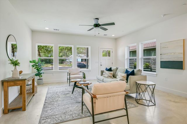 1121 Walton LN B, Austin, TX 78721