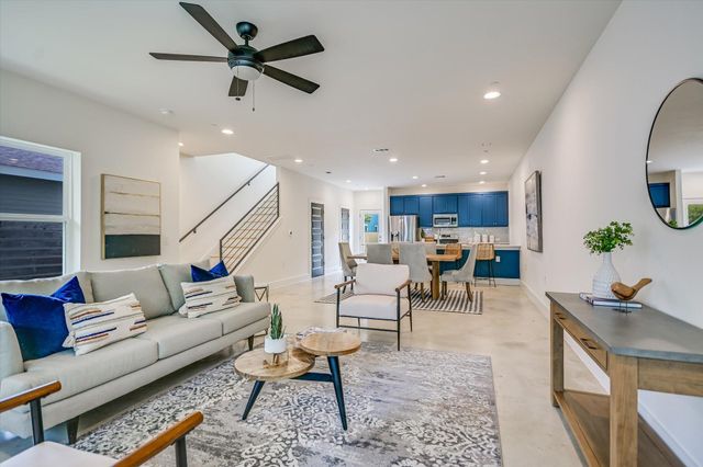 1121 Walton LN B, Austin, TX 78721