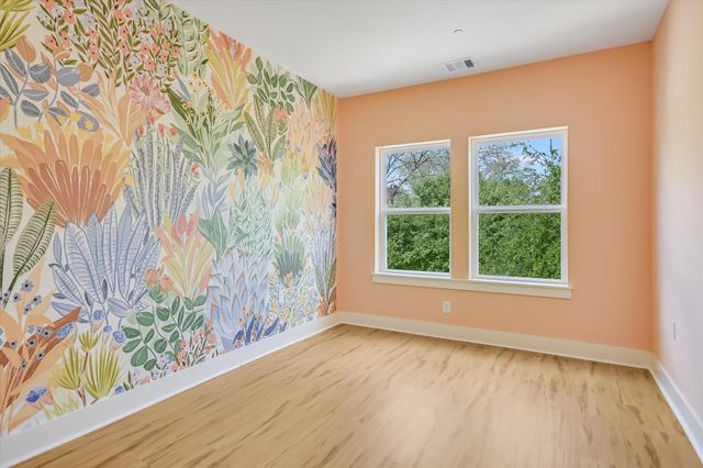 1121 Walton LN B, Austin, TX 78721