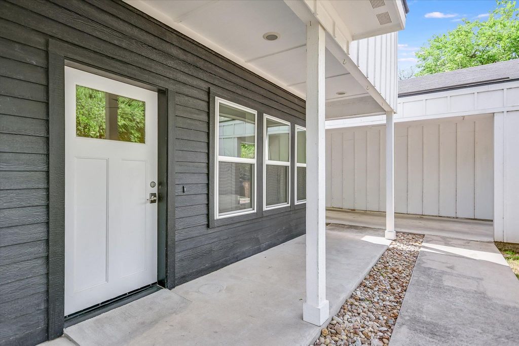 1121 Walton LN B, Austin, TX 78721