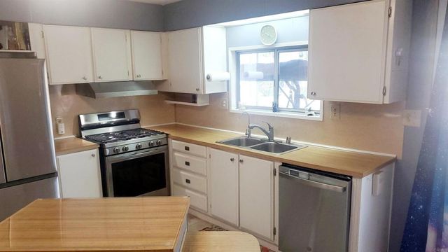 26056 Butterfly Palm Dr, Homeland, CA 92548