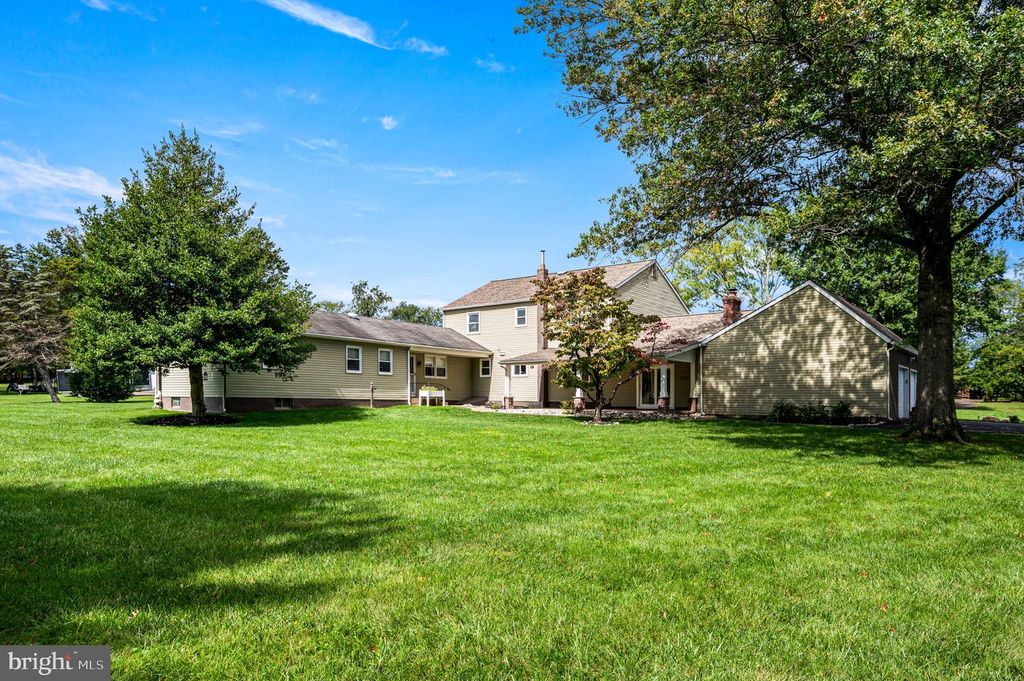 113 GLENWOOD DR, Washington Crossing, PA 18977 — photo 2