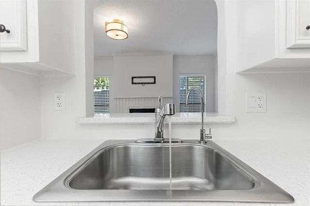1100 Augusta Drive 3, Houston, TX 77057