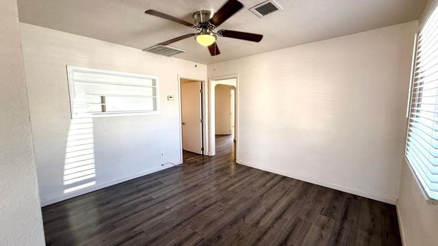 5547 W Gardenia Avenue, Glendale, AZ 85301