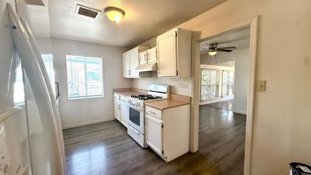 5547 W Gardenia Avenue, Glendale, AZ 85301