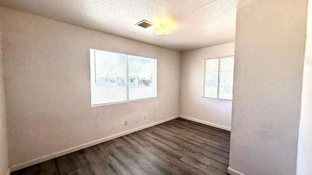 5547 W Gardenia Avenue, Glendale, AZ 85301