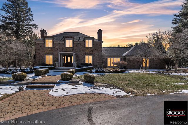 28351 W 14 Mile Road, Farmington Hills, MI 48334