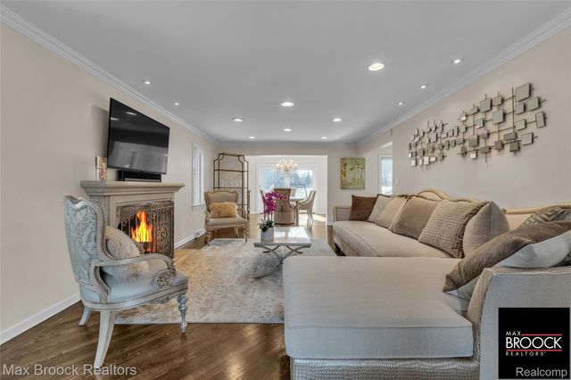 28351 W 14 Mile Road, Farmington Hills, MI 48334