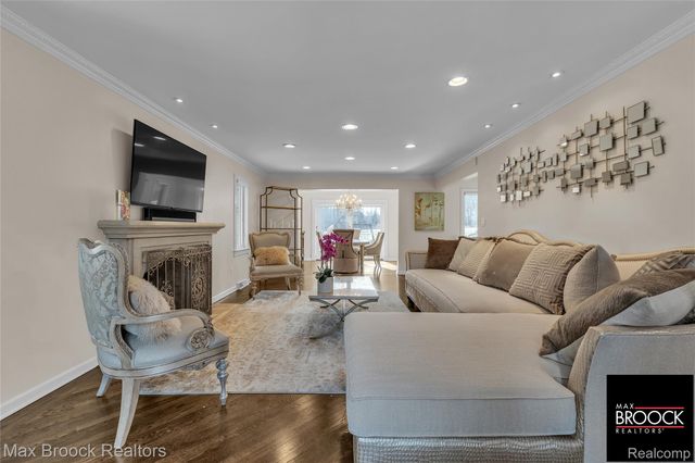 28351 W 14 Mile Road, Farmington Hills, MI 48334