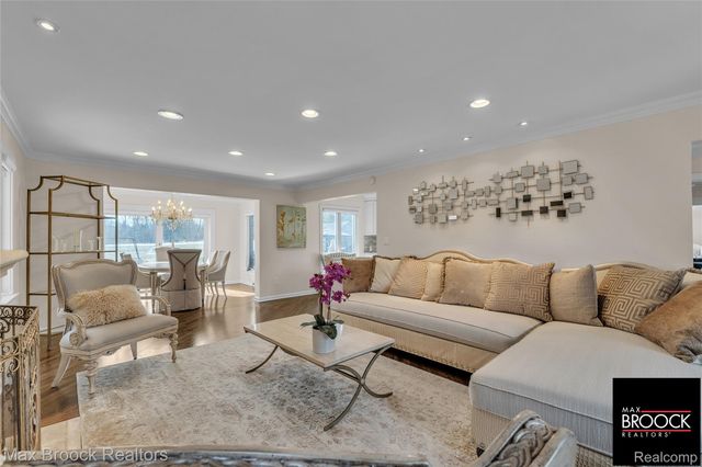 28351 W 14 Mile Road, Farmington Hills, MI 48334