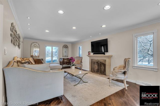 28351 W 14 Mile Road, Farmington Hills, MI 48334