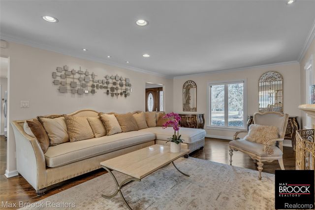 28351 W 14 Mile Road, Farmington Hills, MI 48334