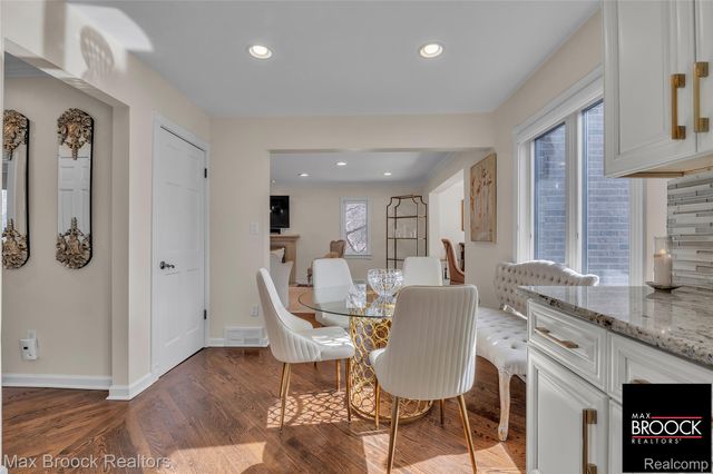 28351 W 14 Mile Road, Farmington Hills, MI 48334