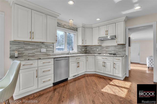 28351 W 14 Mile Road, Farmington Hills, MI 48334