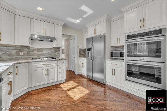 28351 W 14 Mile Road, Farmington Hills, MI 48334