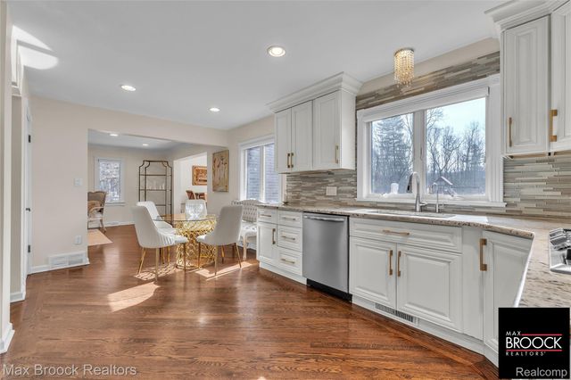 28351 W 14 Mile Road, Farmington Hills, MI 48334