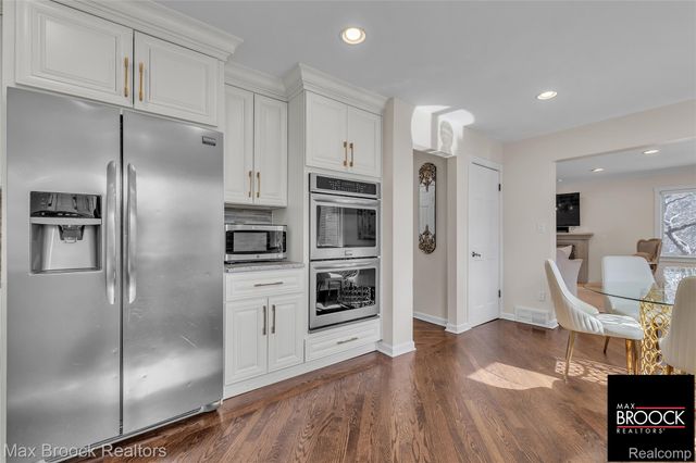 28351 W 14 Mile Road, Farmington Hills, MI 48334