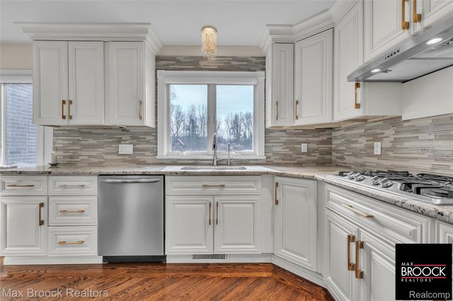 28351 W 14 Mile Road, Farmington Hills, MI 48334