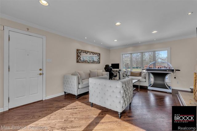 28351 W 14 Mile Road, Farmington Hills, MI 48334