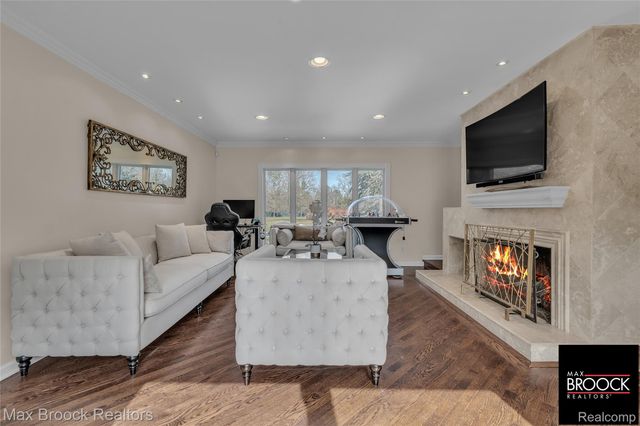 28351 W 14 Mile Road, Farmington Hills, MI 48334