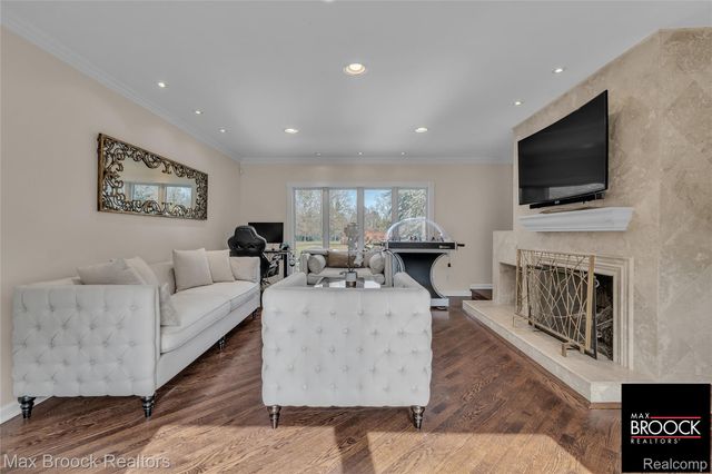 28351 W 14 Mile Road, Farmington Hills, MI 48334